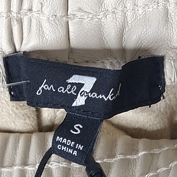 7 For All Mankind Faux Leather Shorts Kahki Sz. Small Women's NWT - Picture 2 of 6